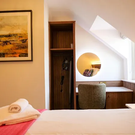 Guest house Experience At Main Street - 5