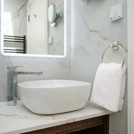 Guest house Experience At Main Street - 5