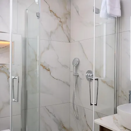 Experience At Main Street - 5 Dingle